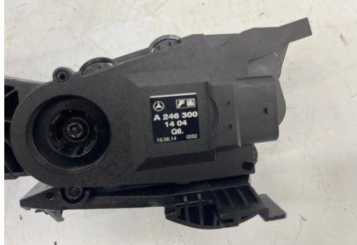 Mercedes B W246 2011-2018 hatchback 1.8 CDI diesel AT 80 kW 2011  Potenciometer plynového pedálu A2463001404