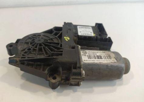 Volkswagen Touran I 2003-2015 hatchback 1.9 TDI diesel MT 77 kW 2006  Motorček okien predný ľavý 5K0959792 1T0959702R