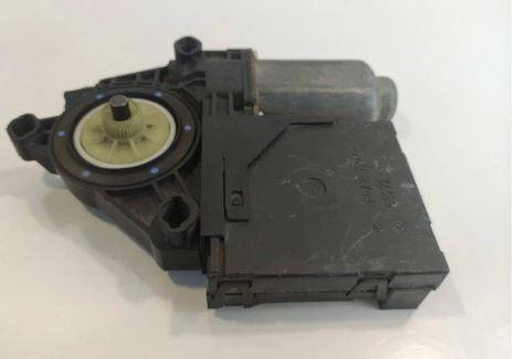 Volkswagen Touran I 2003-2015 hatchback 1.9 TDI diesel MT 77 kW 2006  Motorček okien predný ľavý 5K0959792 1T0959702R