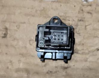 Audi A2 hatchback 1.4 16v petrol AUA MT 55 kW 2000  Prepínač výstražných (núdzových) svetiel 8Z0941509A