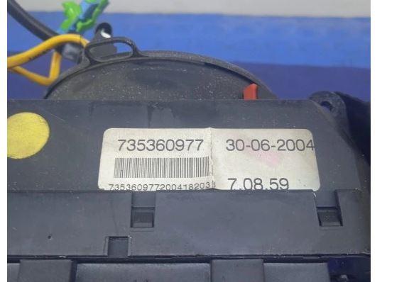 Fiat Panda II 2003-2012 hatchback 1.2 petrol MT 44 kW 2006  Prepínacie páčky pod volantom 735360977