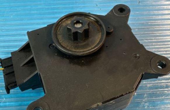 Renault Scenic II 2003-2009 hatchback 1.9 DCI diesel MT 96 kW 2007  Motorček kúrenia 1000044011 M030990Q 2203081C