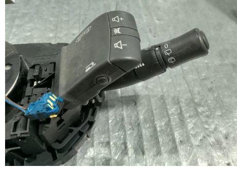 Renault Megane II 2003-2008 combi 1.9 DCI diesel MT 96 kW 2006  Prepínacie páčky pod volantom 8200216462