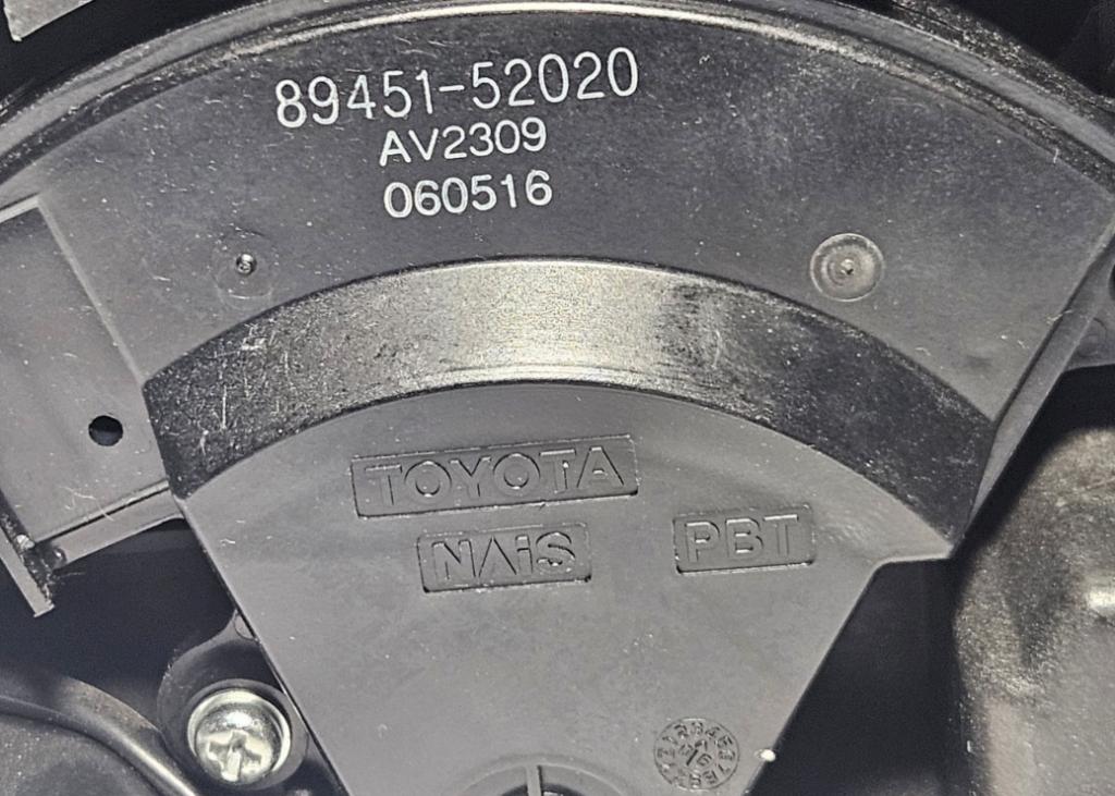 Toyota Yaris II 2005-2011 hatchback 1.3 VVTI petrol AT 64 kW 2006  Rýchlostná páka (kulisa) 89451-52020