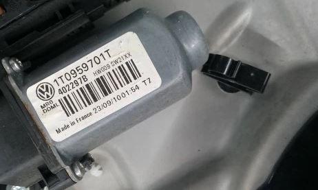 Skoda Octavia II 2004-2013 hatchback 1.9 TDI diesel MT 77 kW 2009  Mechanizmus sťahovania okna predný ľavý 5K0959793  1Z1837655P 1T0959701T