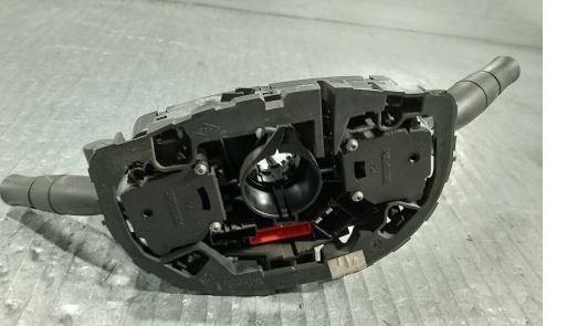 Renault Megane II 2003-2008 combi 1.9 DCI diesel MT 96 kW 2006  Prepínacie páčky pod volantom 8200216462