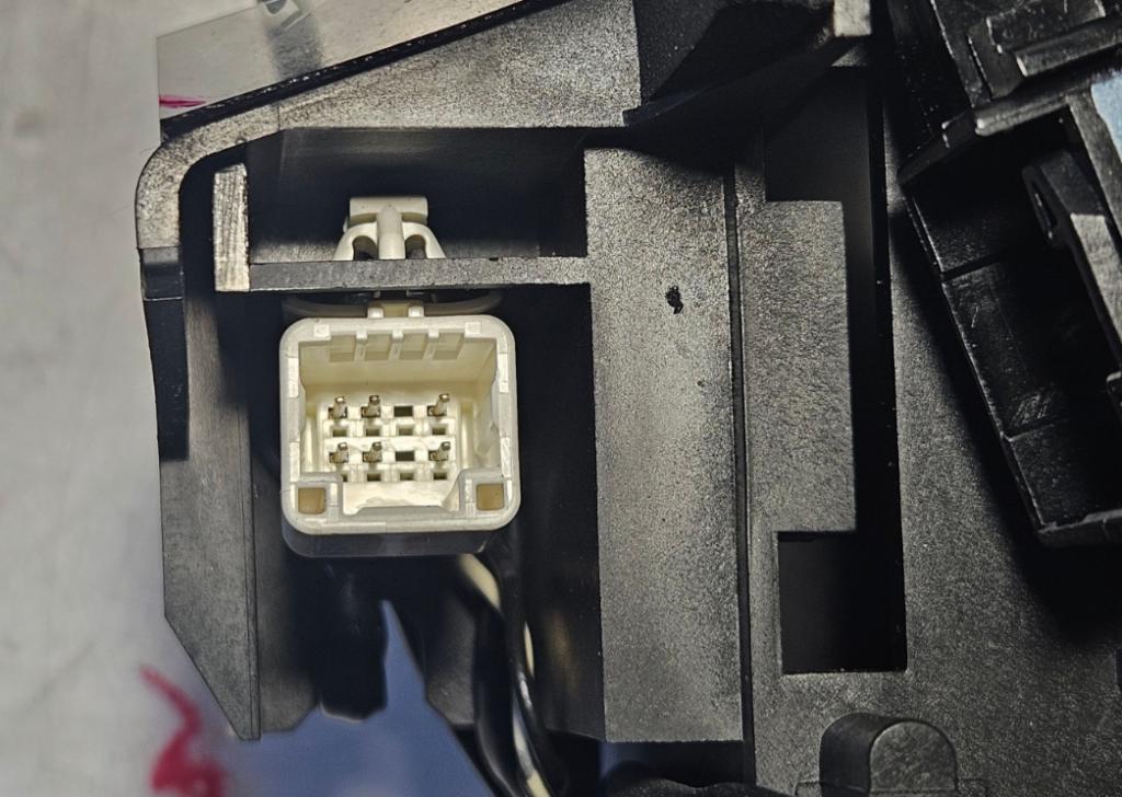 Toyota Yaris II 2005-2011 hatchback 1.3 VVTI petrol AT 64 kW 2006  Rýchlostná páka (kulisa) 89451-52020
