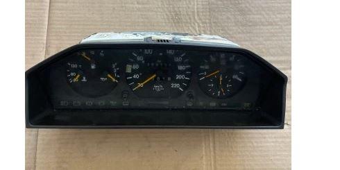 Mercedes 124 combi 2.5 D diesel AT 83 kW 1996  Prístrojová doska 1244405111 1245424269 K=770