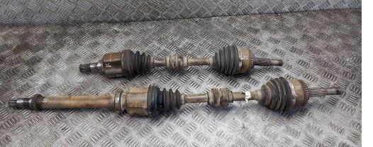 Nissan Almera N16 2000-2006 hatchback 1.5 16v petrol 66 kW 2001  Poloos prava+lava