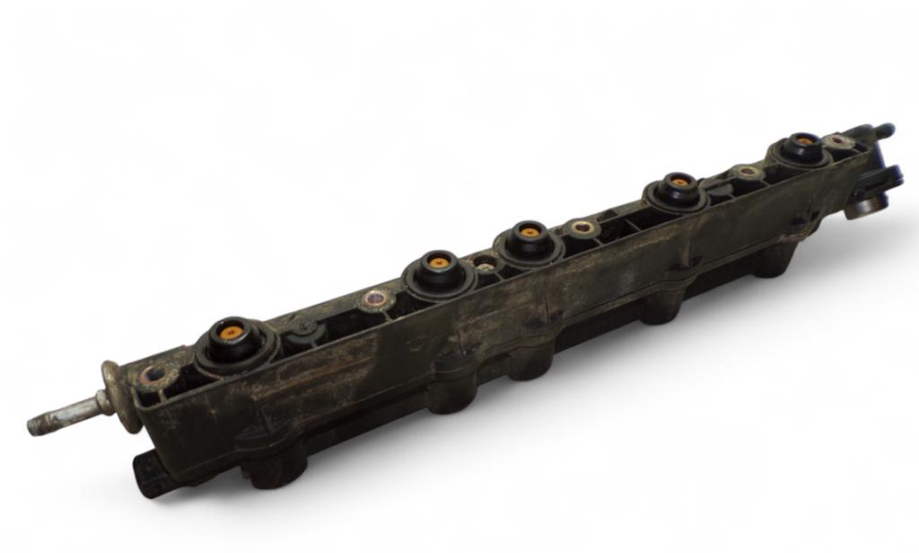 Volkswagen Transporter T4 1990-2003 2.5 petrol MT 81 kW 1997  Vstrekovacia lišta 0280151012 023133313B 2435170008