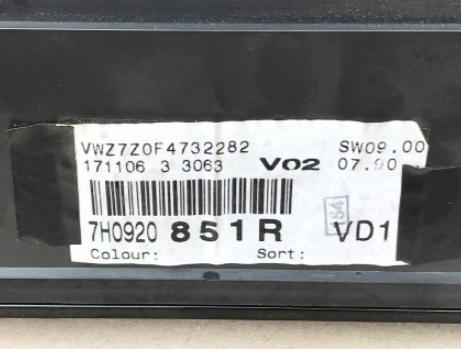 Volkswagen Transporter T5 2003-2015 hatchback 1.9 TDI diesel MT 62 kW 2008  Prístrojová doska 7H0920851R