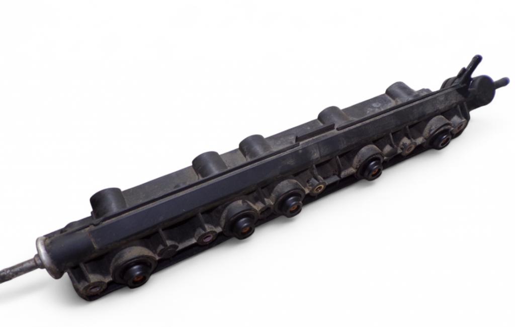 Volkswagen Transporter T4 1990-2003 2.5 petrol MT 81 kW 1997  Vstrekovacia lišta 0280151012 023133313B 2435170008