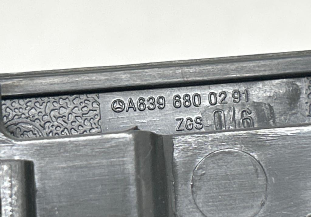 Mercedes Vito W639 2003-2014 hatchback 2.2 CDI diesel MT 100 kW 2011  Priehradka (kastlík) A6396800291