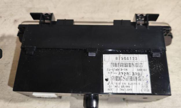 Mitsubishi Colt Z30 VI 2004-2012 hatchback 1.1 12v petrol MT 55 kW 2009  Displej 8750a123