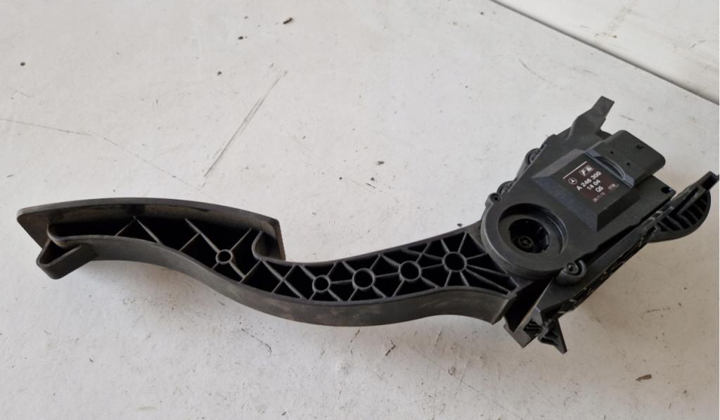 Mercedes B W246 2011-2018 hatchback 1.5 CDI diesel 2013  Potenciometer plynového pedálu A2463001404