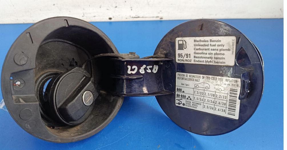 Seat Ibiza III 6L 2002-2008 hatchback 1.4 16v petrol AT 55 kW 2005  Dvierka nádrže paliva 493526