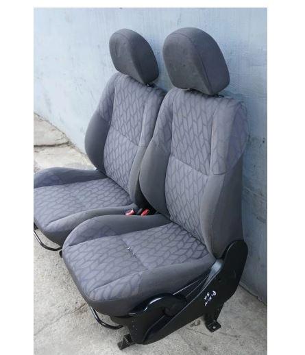 Mitsubishi Pajero Pinin 1998-2007 hatchback 5 dverova verzia 1.8 16v petrol MT 88 kW 1999  Sedadlo prave + lave komplet