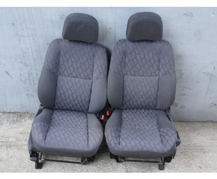 Mitsubishi Pajero Pinin 1998-2007 hatchback 5 dverova verzia 1.8 16v petrol MT 88 kW 1999  Sedadlo prave + lave komplet