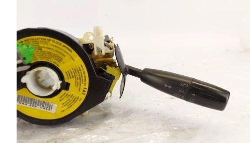 Kia Rio I 1999-2005 combi 1.3 petrol MT 60 kW 2003  Prepínacie páčky pod volantom 93400-FD110