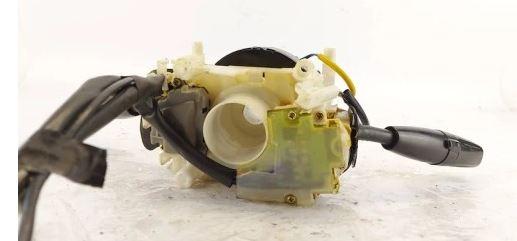 Kia Rio I 1999-2005 combi 1.3 petrol MT 60 kW 2003  Prepínacie páčky pod volantom 93400-FD110