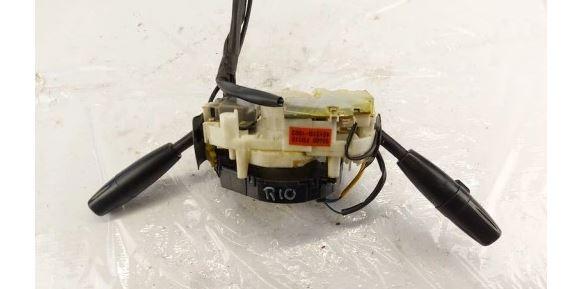 Kia Rio I 1999-2005 combi 1.3 petrol MT 60 kW 2003  Prepínacie páčky pod volantom 93400-FD110