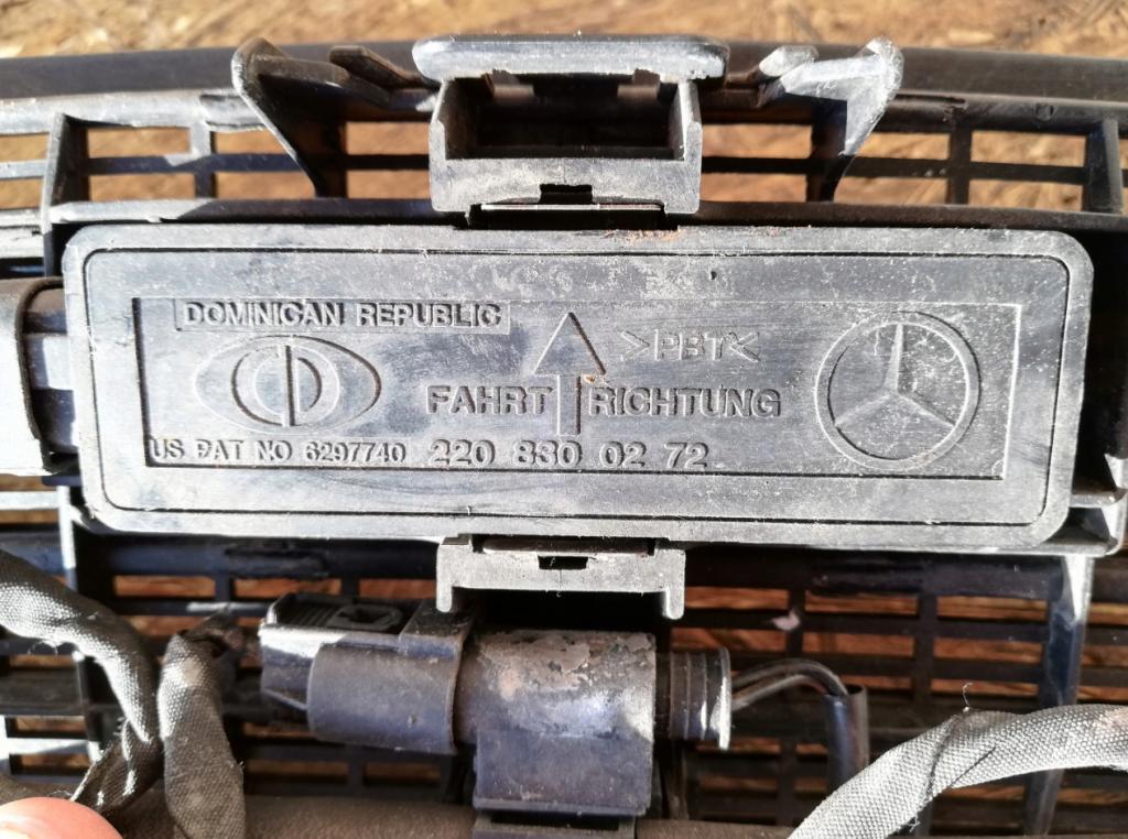 Mercedes S W220 1998-2005 Mriežka predná (maska chladiča) 2208800205