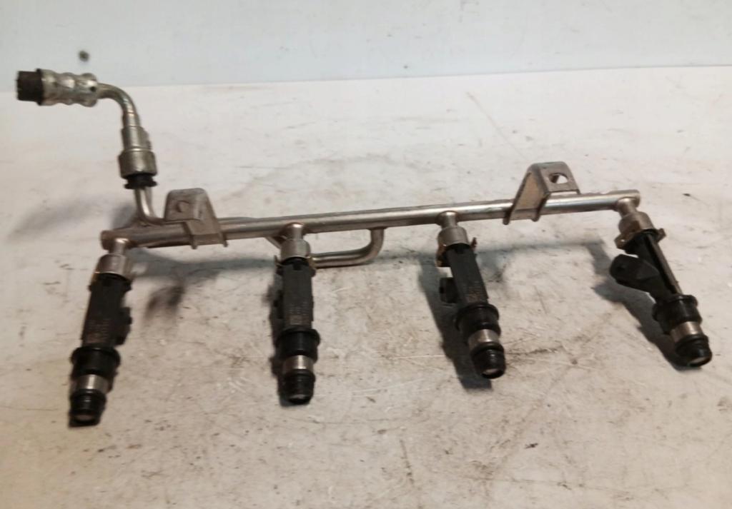 Opel Astra II 1998-2009 sedan 1.6 petrol MT 62 kW 2003  Vstrekovacia lišta 25317316
