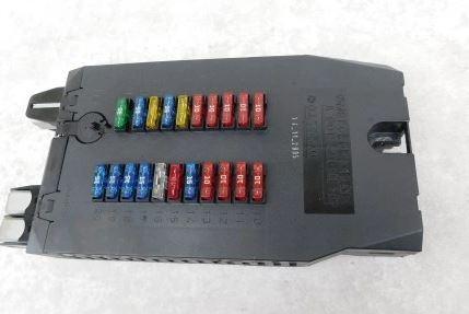 Mercedes Sprinter I 1995-2006 hatchback 2.2 CDI diesel MT 95 kW 2002  Poistková skrinka A901540015