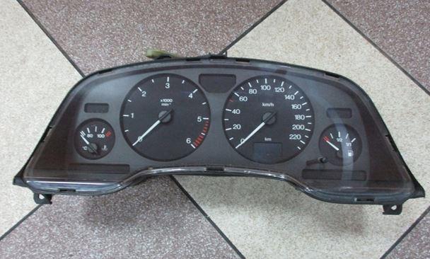 Opel Zafira A 1999-2005 hatchback 2.0 DTI diesel 74 kW 2003  Prístrojová doska 09228757EJ