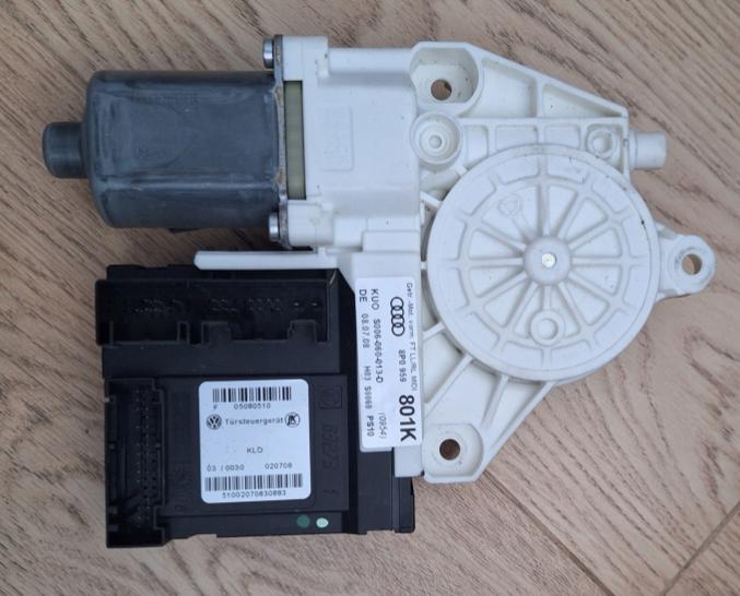 Audi A3 8P 2003-2012 hatchback 1.6 petrol MT 75 kW 2003  Motorček okien predný ľavý 8P0959801K