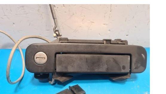 Audi A4 B5 1994-2001 combi 1.9 TDI diesel MT 81 kW 1999  Kľučka dverí vonkajšia predná pravá 8D0837208A