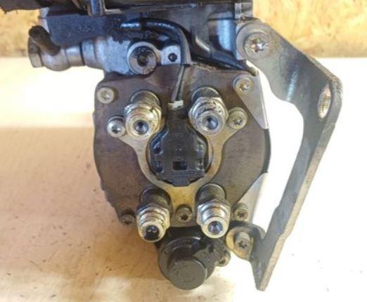 Opel Vectra C 2002-2008 sedan 2.2 DTI diesel MT 92 kW 2003  Vstrekovacie čerpadlo 0470504224 5286200007 55352862