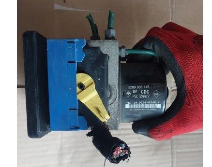 Renault Laguna II 2001-2007 hatchback 1.8 16v petrol MT 88 kW 2005  Pumpa ABS 8200808145 10,0206-0346,4