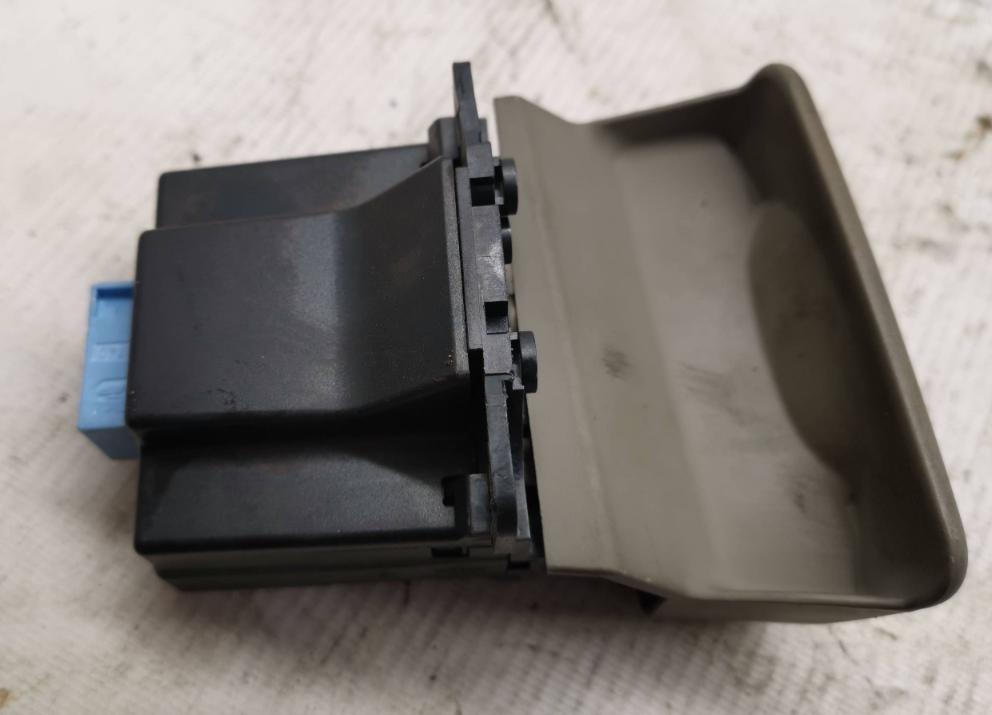 Renault Scenic II 2003-2009 hatchback 1.6 16v petrol MT 83 kW 2004  Prepínač 8200243681B