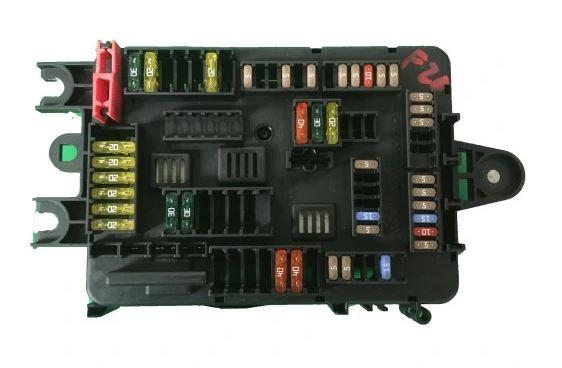 BMW 1 F20 2011-2019 hatchback 1.6 T petrol AT 125 kW 2012  Poistková skrinka 926111102