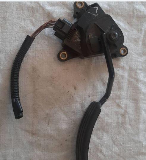 Renault Scenic II 2003-2009 hatchback 1.5 DCI diesel MT 74 kW 2005  Potenciometer plynového pedálu 8200159645