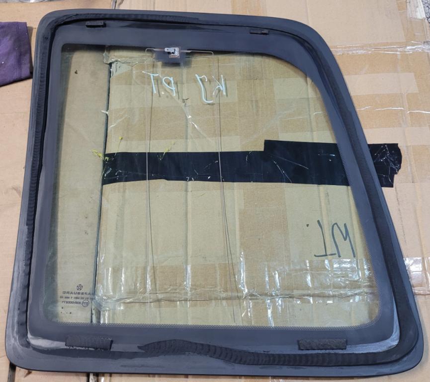 Jeep Cherokee KJ 2001-2008 pravé Sklo zadné