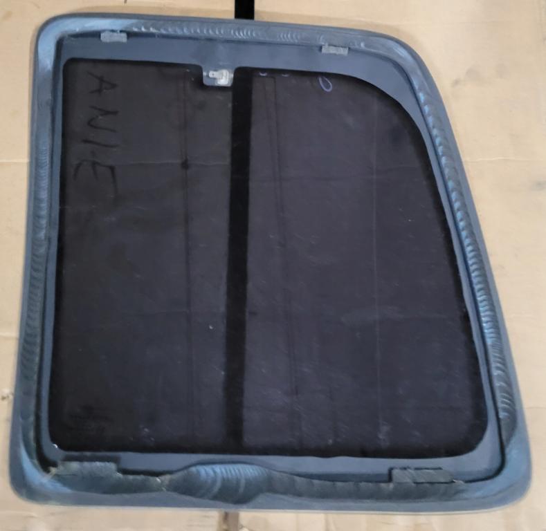 Jeep Cherokee KJ 2001-2008 pravé Sklo zadné