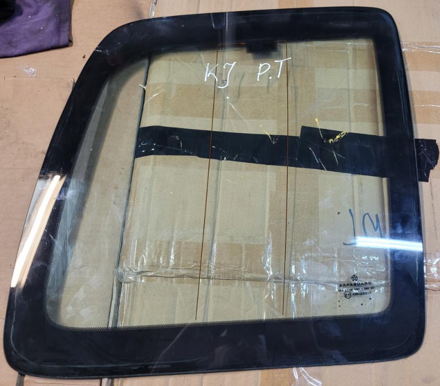 Jeep Cherokee KJ 2001-2008 pravé Sklo zadné