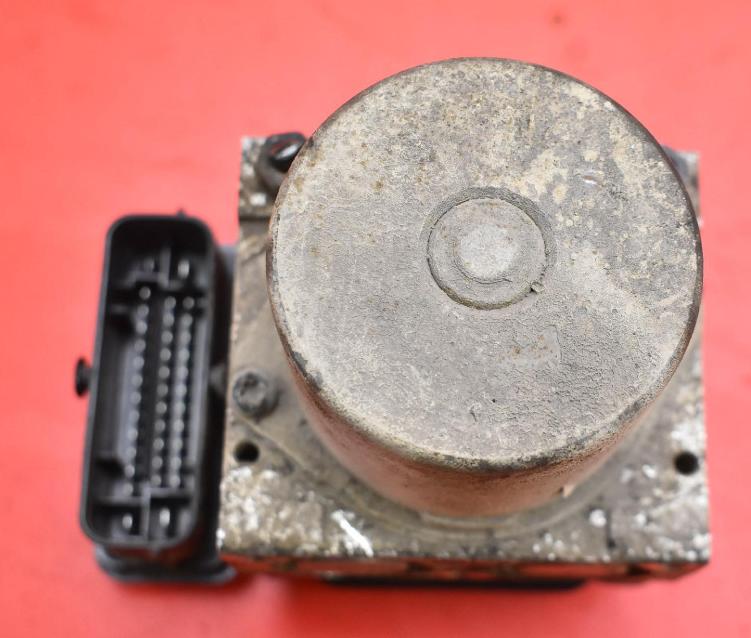 Kia Ceed I 2006-2012 combi 1.6 CRDI diesel MT 85 kW 2010  Pumpa ABS 61589-44200 58920-1H450