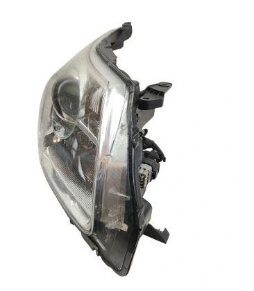 Toyota Avensis III T27 2009-2018 sedan 2.2 D4D diesel MT 110 kW 2009  Svetlo predné pravé 81126-05310 EU