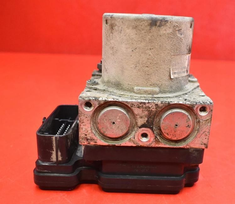 Kia Ceed I 2006-2012 combi 1.6 CRDI diesel MT 85 kW 2010  Pumpa ABS 61589-44200 58920-1H450