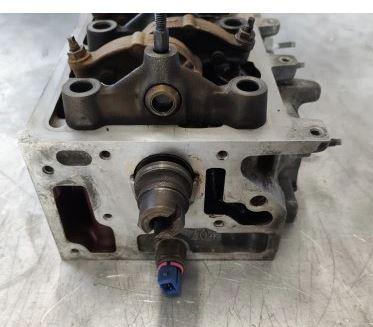 Peugeot 206 hatchback 1.4 petrol MT 55 kW 2004  Hlava valcov 9627748110