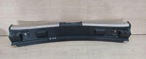 Toyota Auris II 2012-2018 hatchback 1.4 D4D diesel MT 66 kW 2014  Kryt interiéru 58387-02190