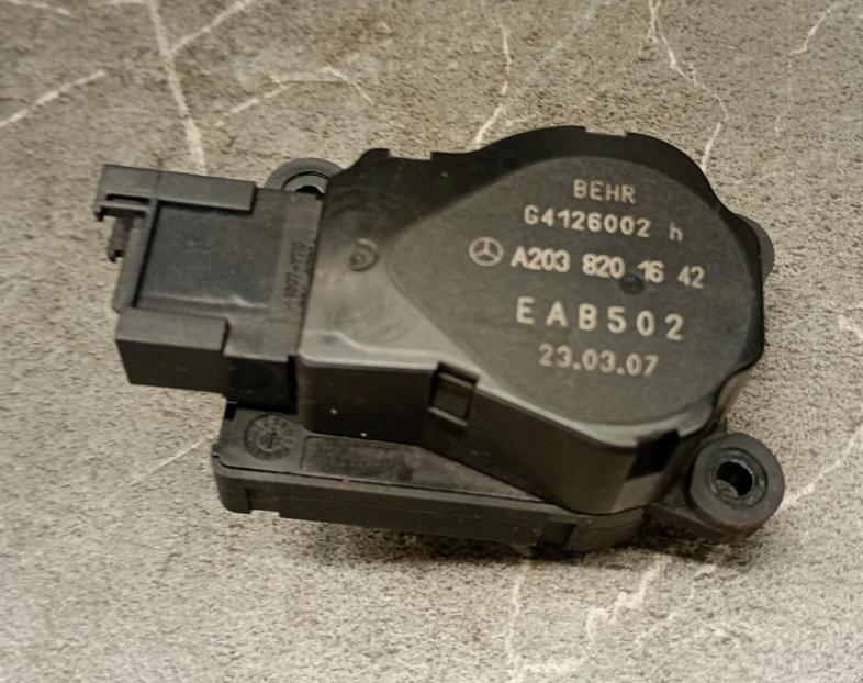 Mercedes C W203 2000-2007  Motorček kúrenia A2038201642