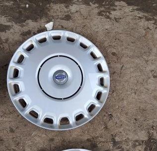 Volvo V50 combi 2.0 D diesel MT 100 kW 2009  Puklica 4 kusy komplet  30760330