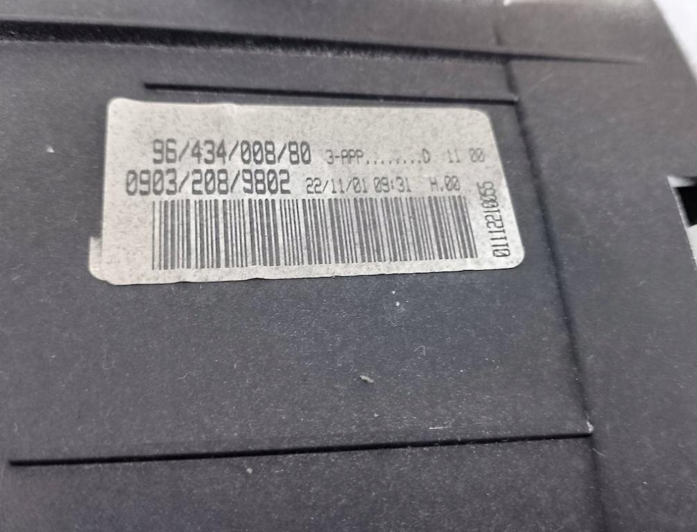 Peugeot 206 hatchback 1.9 D diesel MT 2000  Prístrojová doska 9643400880 09032089802
