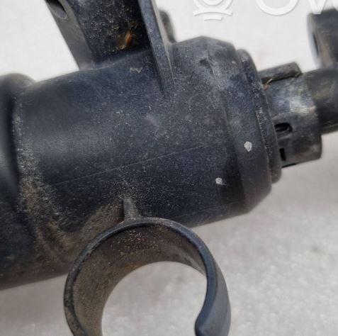 Volkswagen Bora combi 1.9 TDI diesel MT 85 kW 2000  Tryska (dýza) ostrekovača predná 1J0955978A 1J0955109A