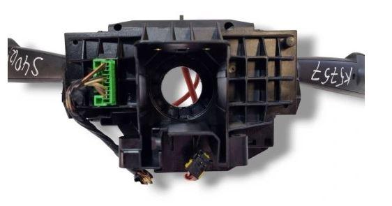 Volvo S40 II 2004-2012 sedan 2.0 D diesel 100 kW 2004  Prepínacie páčky pod volantom P30773155