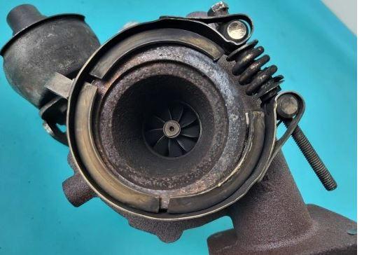 Volvo S40 II 2004-2012 sedan 2.0 D diesel MT 100 kW 2005  Turbodúchadlo 31312712